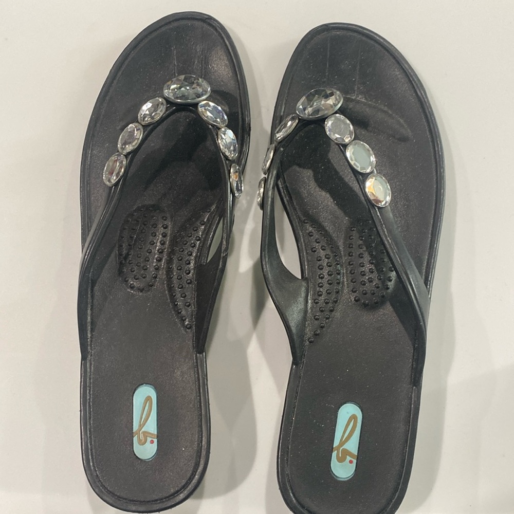 OKA b. Sandals